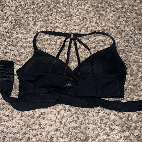 Alphalete wrap round sports bra - Picture 3 of 3